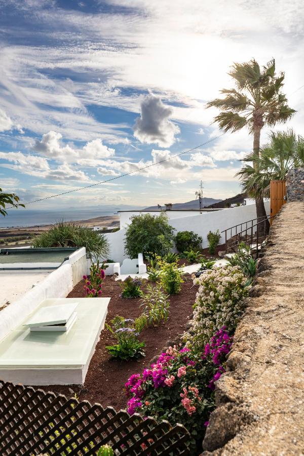 Tías "New" Deluxe Designer Villa Infinity, With Panoramic Sea Views,Own Exclusive Heated Private Pool, Subtropical Gardens מראה חיצוני תמונה