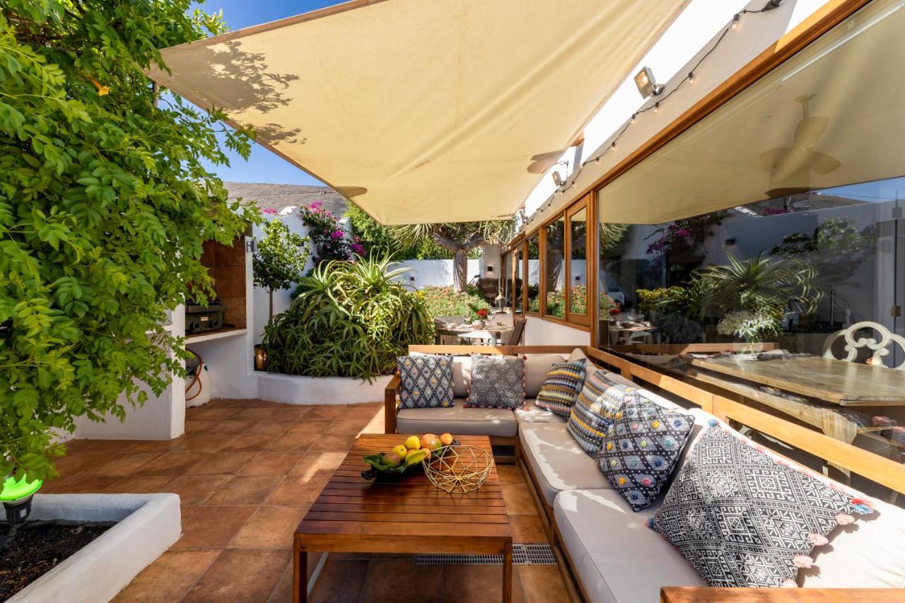 Tías "New" Deluxe Designer Villa Infinity, With Panoramic Sea Views,Own Exclusive Heated Private Pool, Subtropical Gardens מראה חיצוני תמונה