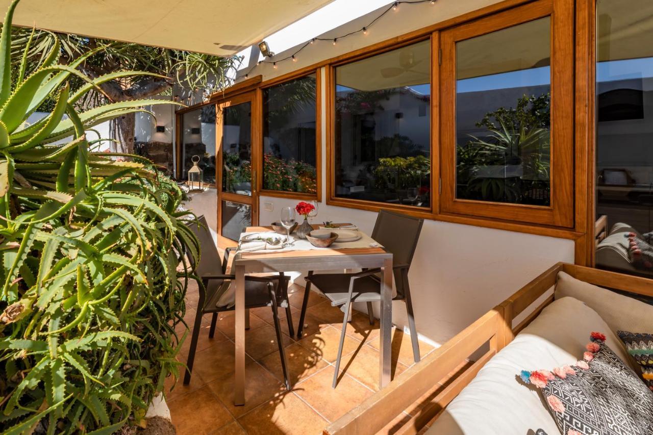 Tías "New" Deluxe Designer Villa Infinity, With Panoramic Sea Views,Own Exclusive Heated Private Pool, Subtropical Gardens מראה חיצוני תמונה